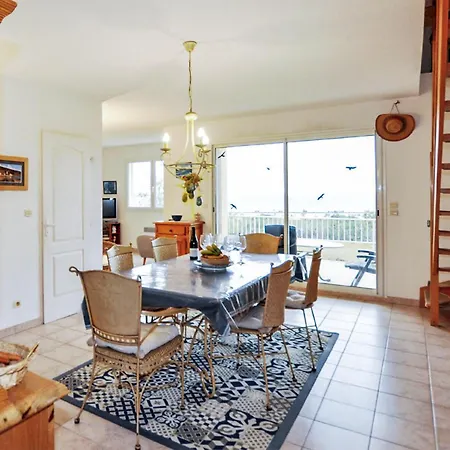 Holiday home Stunning In Pierre La
